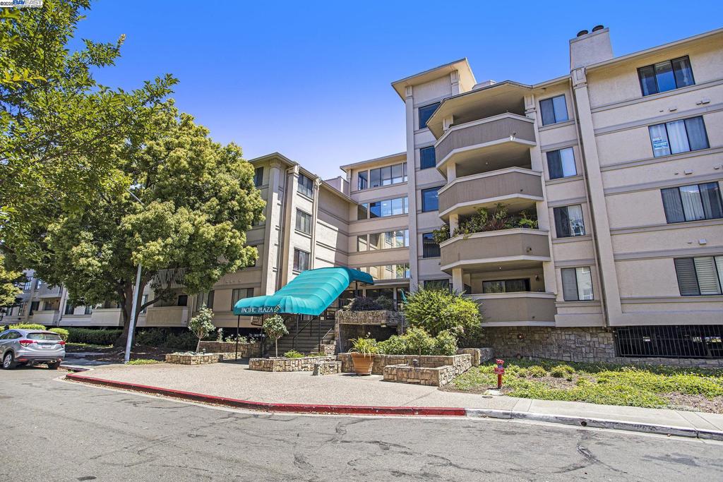 1400 Carpentier St 225