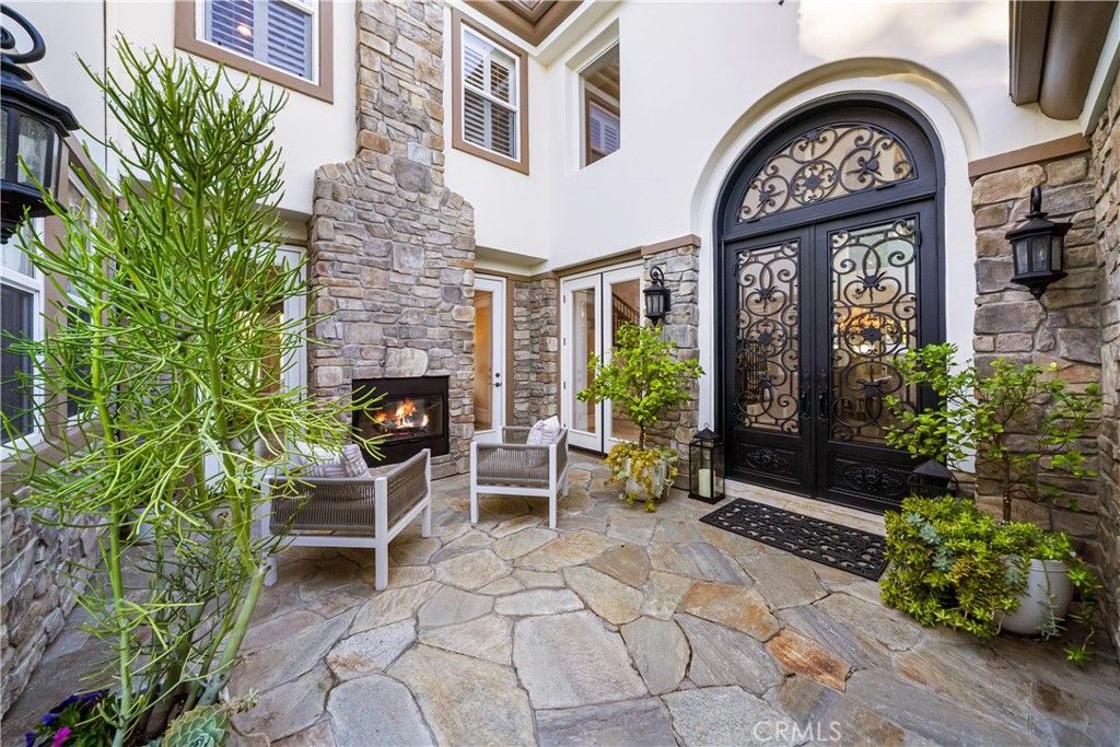 Photo of 19731 Estate Circle Cir, Huntington Beach, CA 92648 (MLS # PW25229172)