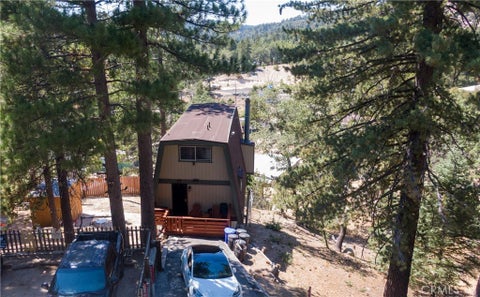 Photo of 2476 Elko Dr, Arrowbear, CA 92382 (MLS # DW26066541)