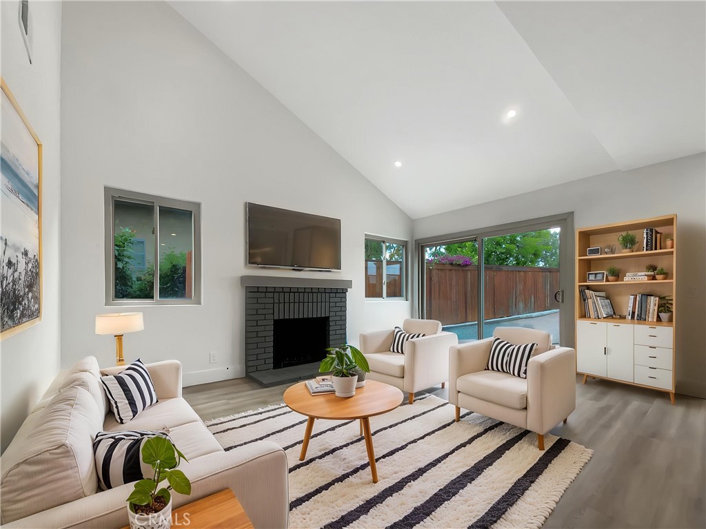 3182 Oakcrest Drive