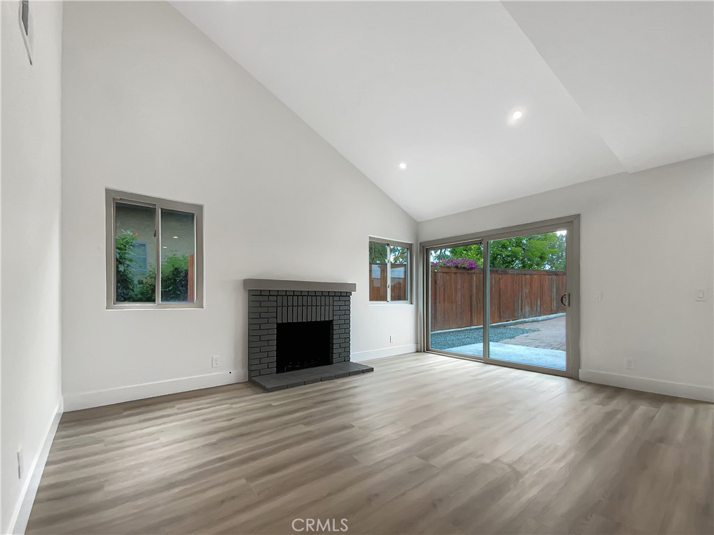 3182 Oakcrest Drive