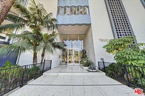 Photo of 7560 Hollywood Boulevard #106, Los Angeles, CA 90046 (MLS # 26911023)