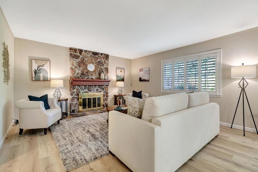 listing image 130724744103519839248