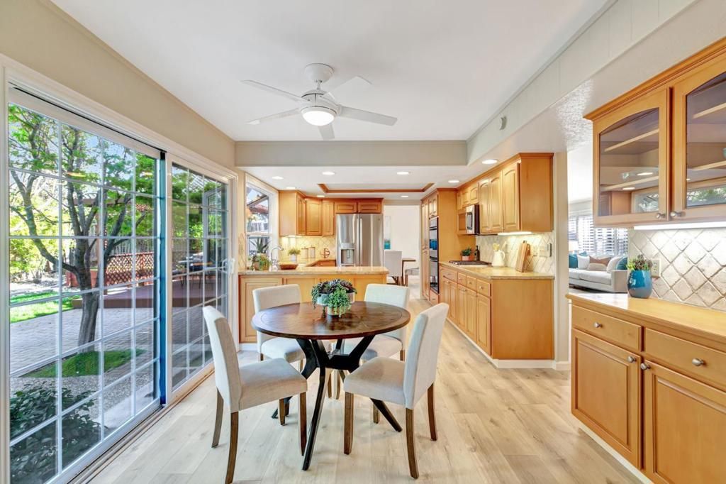 listing image 130725777763768371895