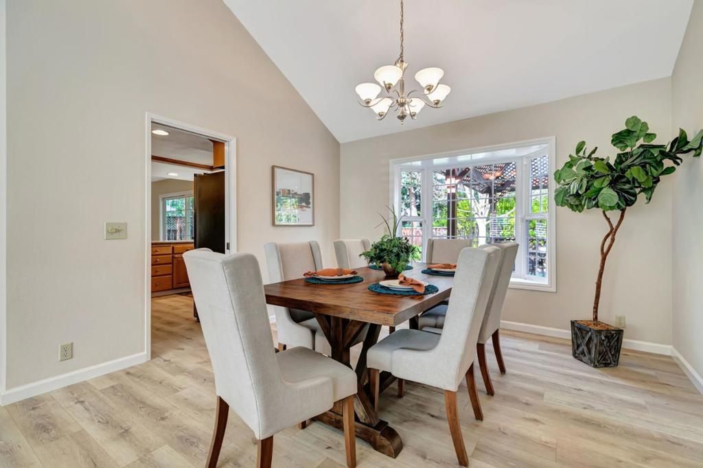 listing image 130722469959496416847