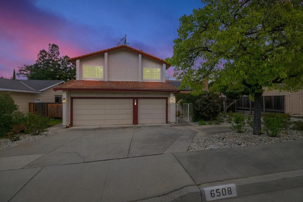 listing image 130725700317389736556