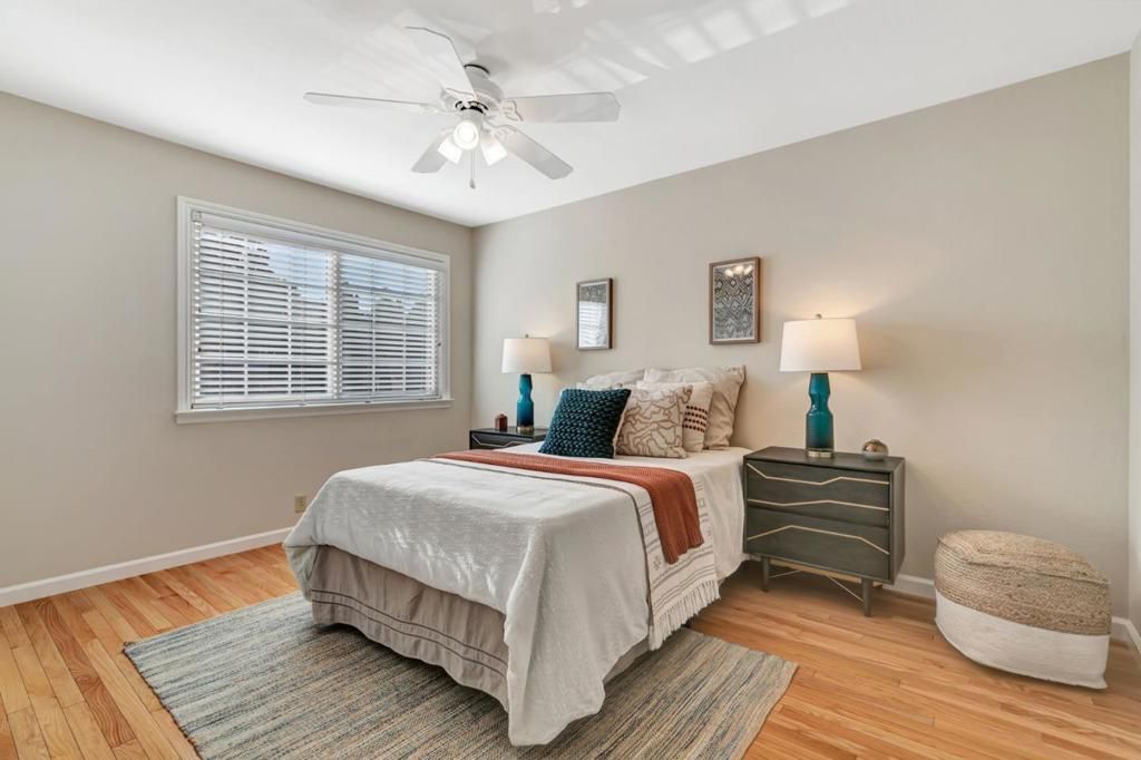 listing image 130727036187937825719