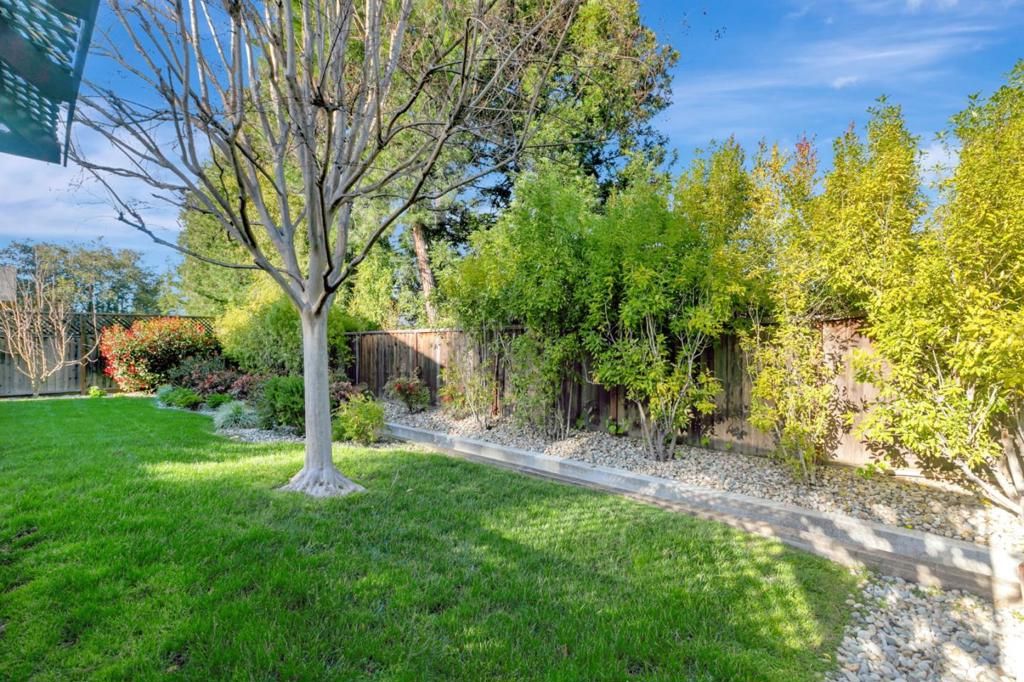 listing image 130723459519547960648