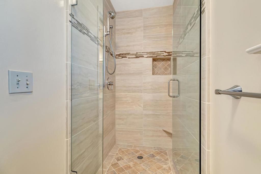 listing image 130728321547367737195