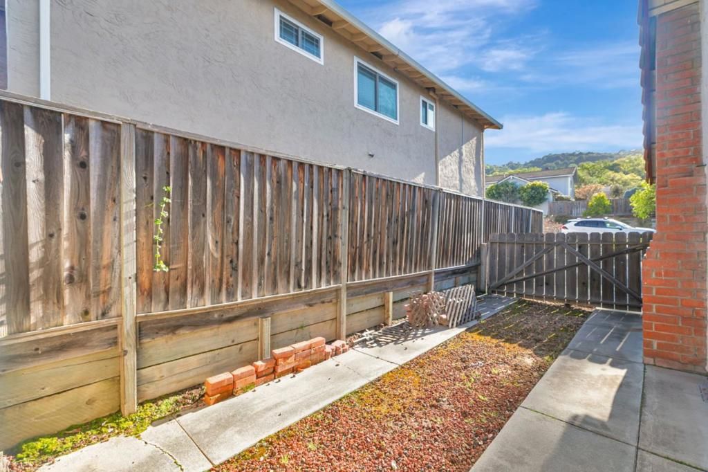 listing image 130720947462056686455