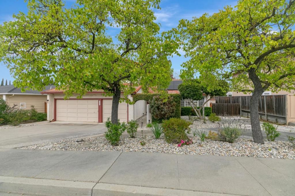 listing image 130726940534669000176