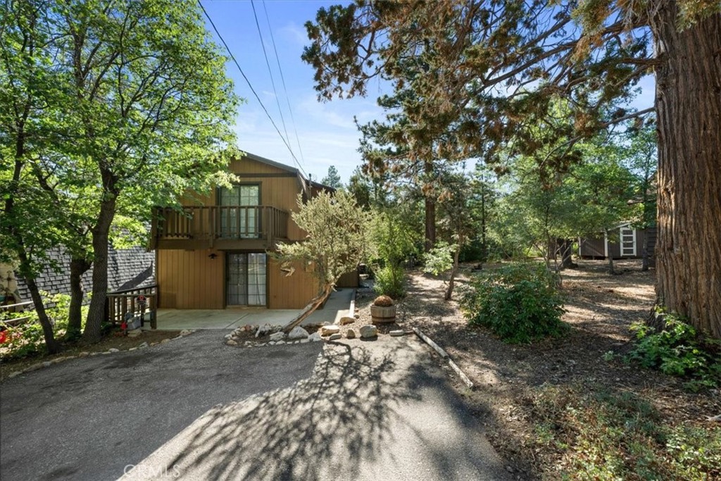 755 Holmes Lane