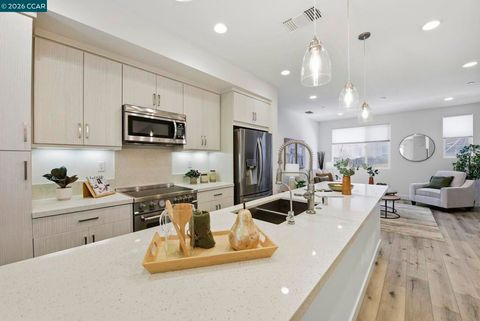 Photo of 150 Uptown Cir Cir, Oakland, CA 94607 (MLS # 41130433)