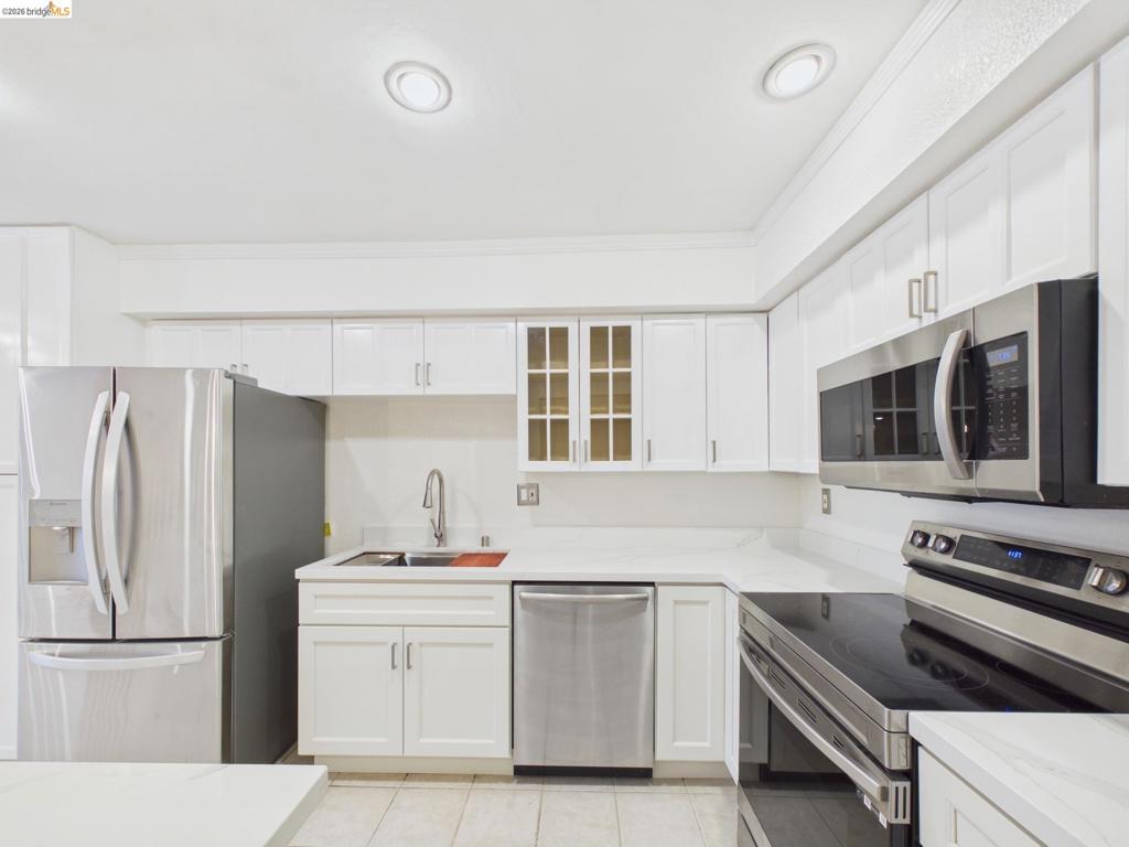 466 Crescent St 114