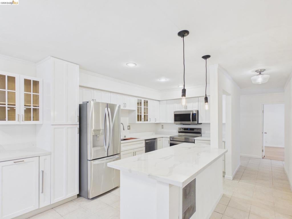 466 Crescent St 114