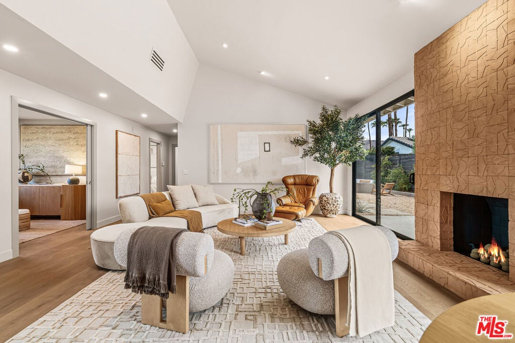 2942 E Orella Circle