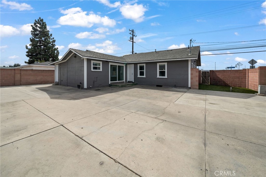 2283 N Batavia Street