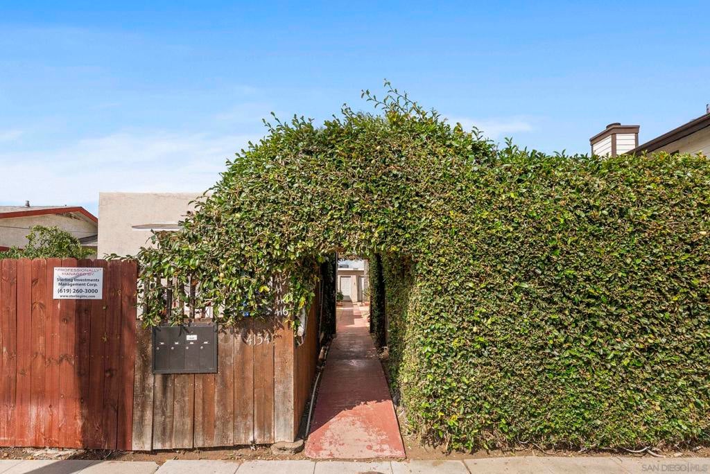 4152 64 33rd Street