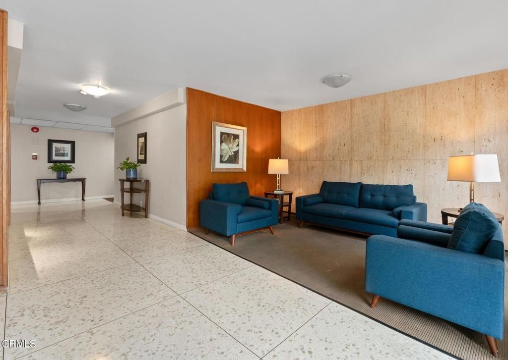Photo of 385 S Oakland Avenue #304, Pasadena, CA 91001 (MLS # P1-27370)