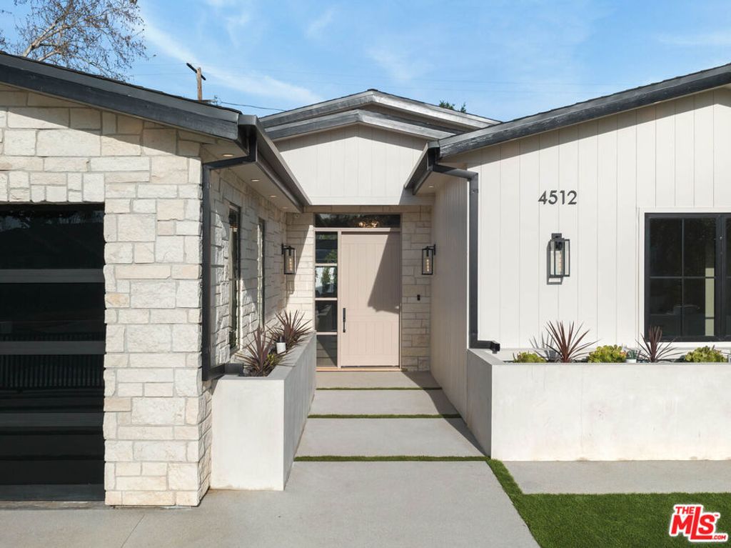 Photo of 4512 Sunnyslope Avenue, Sherman Oaks, CA 91423 (MLS # 25624781)