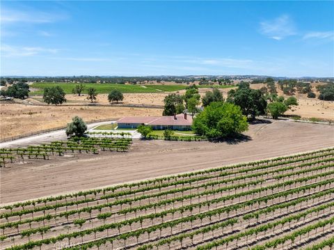 Photo of 5275 Camp 8 Road, Paso Robles, CA 93446 (MLS # NS26112499)