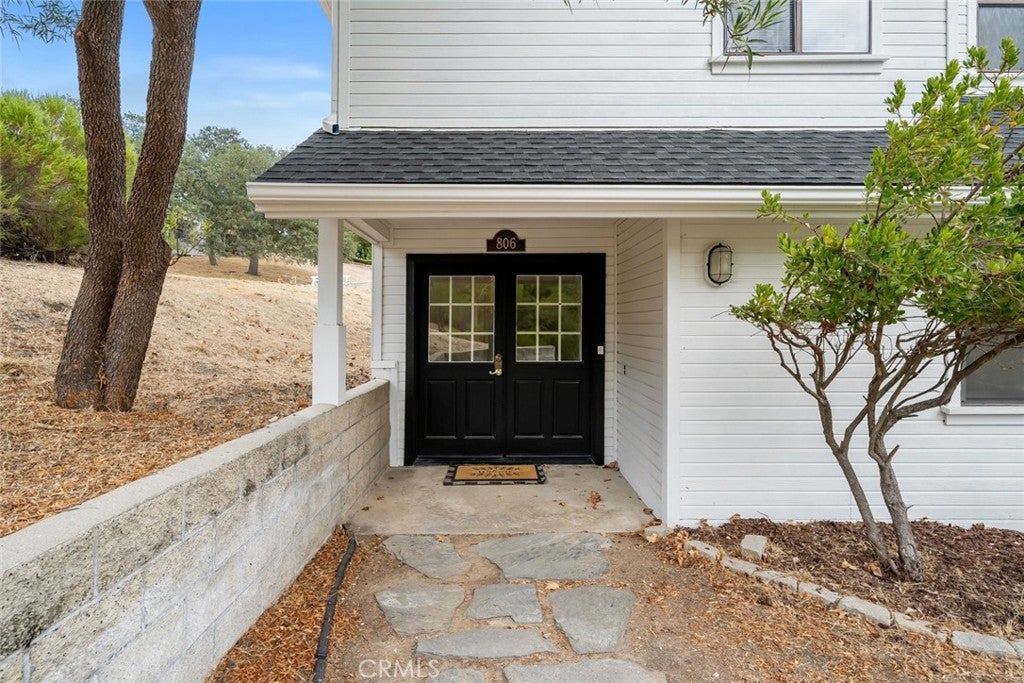 806 Grove Street