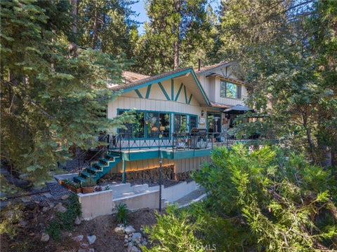 Photo of 24611 Valle DR, Crestline, CA 92325 (MLS # IG26193561)
