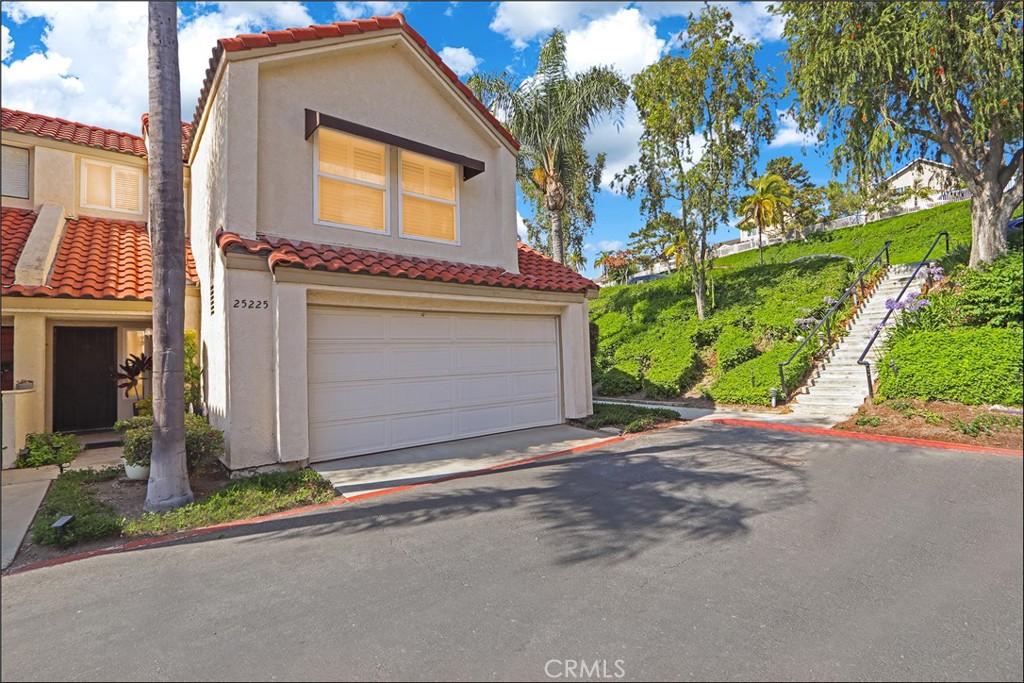25225 Avenida Tranquila
