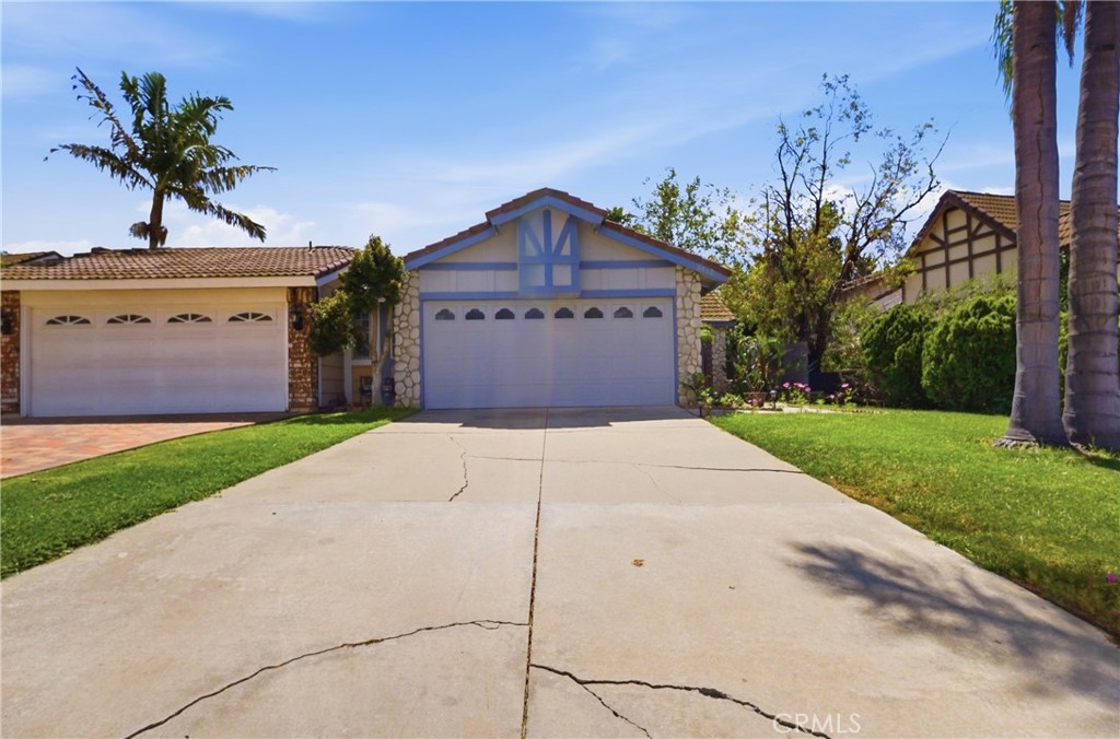8462 E Amberwood