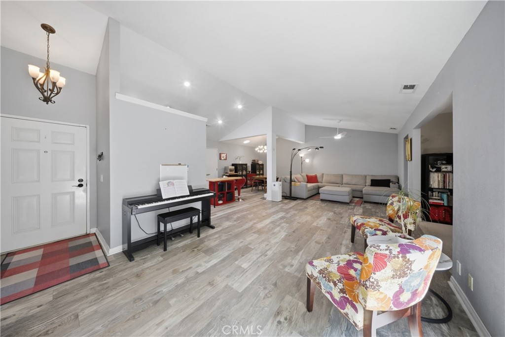 8462 E Amberwood