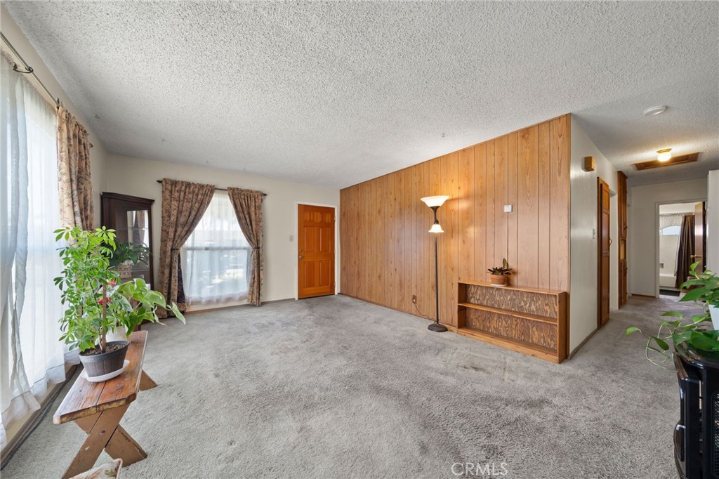 2553 W West Glenoaks Avenue