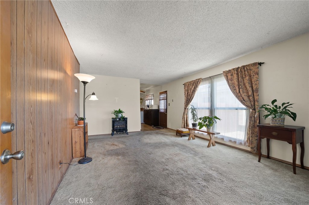 2553 W West Glenoaks Avenue