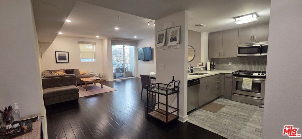 Photo of 436 S Virgil Avenue #209, Los Angeles, CA 90020 (MLS # 26669489)