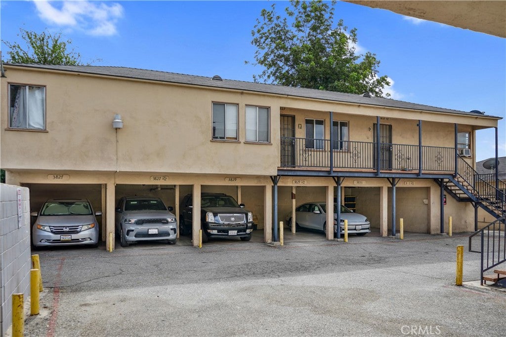 3823 Walnut
