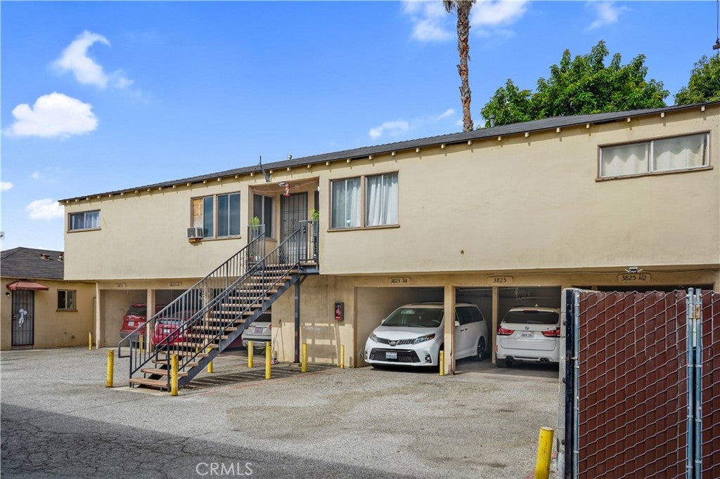 3823 Walnut