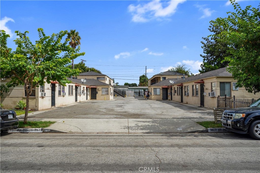 3823 Walnut