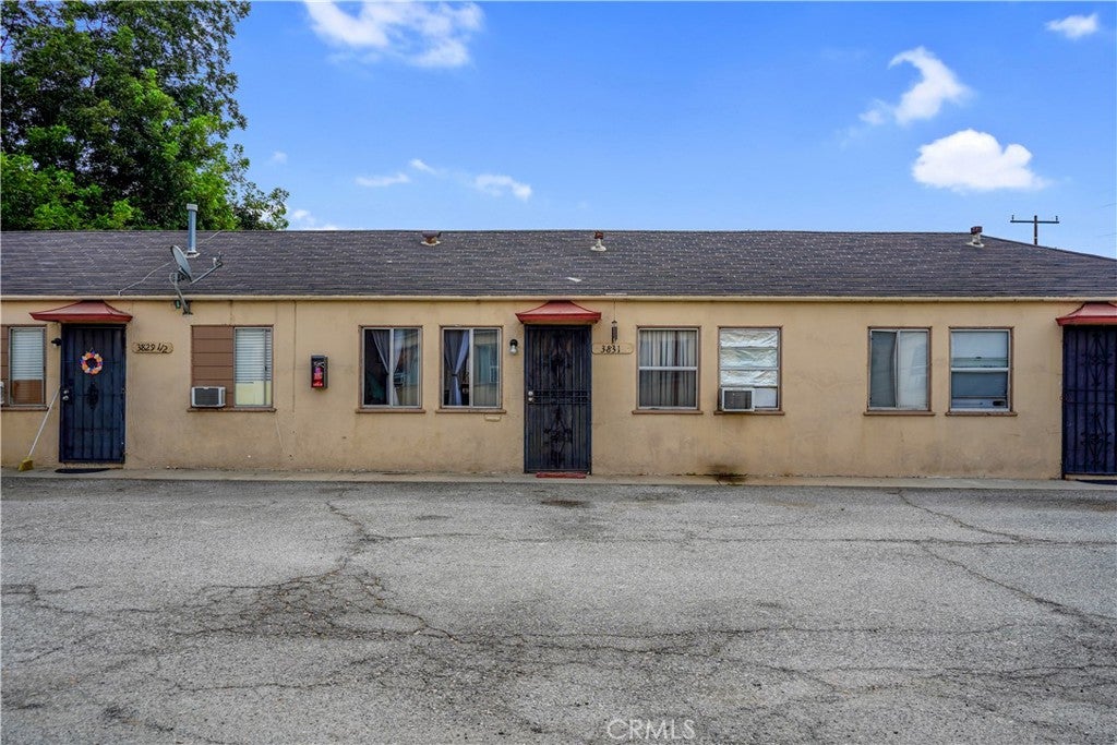 3823 Walnut