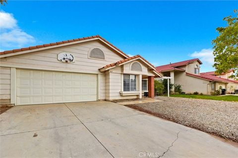 Photo of 2627 E Avenue Q15, Palmdale, CA 93550 (MLS # PW25185410)