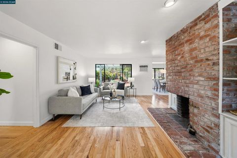 Photo of 196 Wilkie Dr Dr, Walnut Creek, CA 94598 (MLS # 41125683)