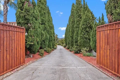 2238 Oceanview Rd, Oceanside, CA 92056 - MLS#: 250030844SD