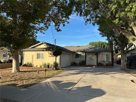 Photo of 25022 Newhall AVE, Newhall, CA 91321 (MLS # SR26182807)