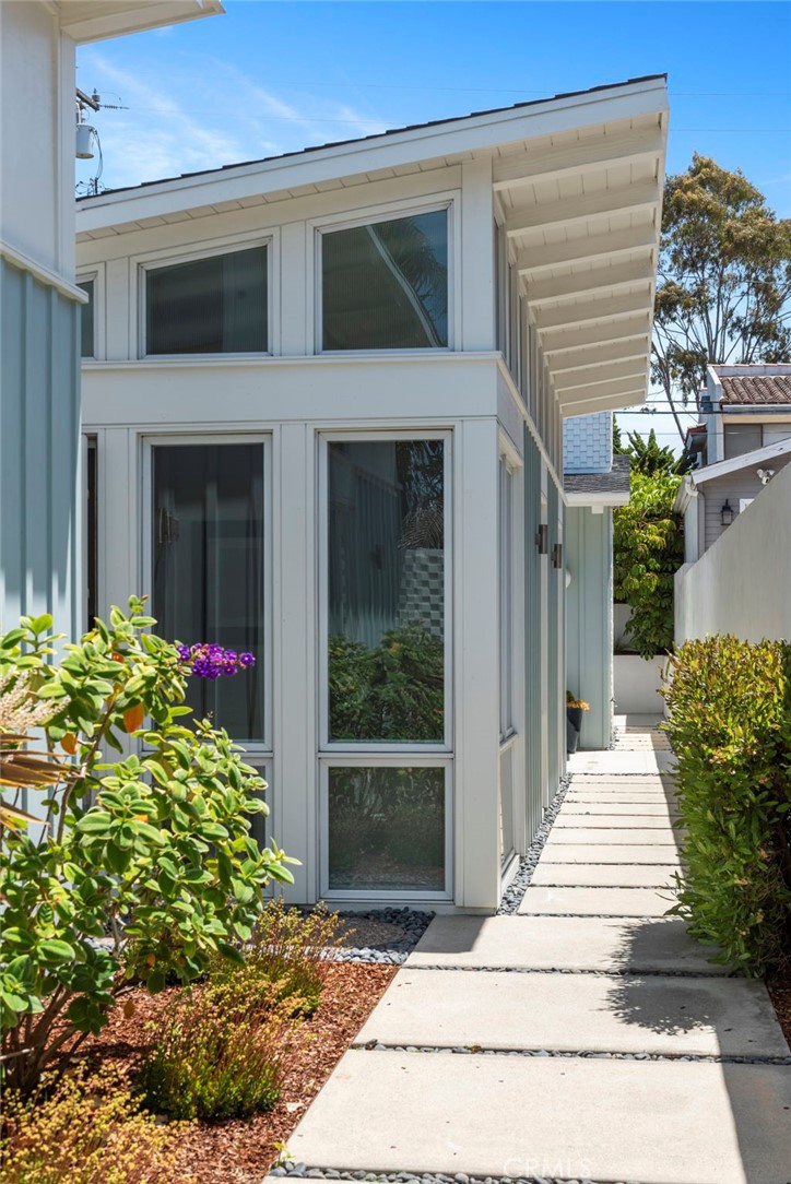 2412 John Street