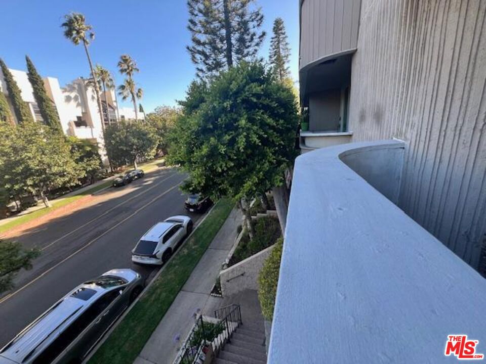 Properties 1 11645 Montana Avenue 102