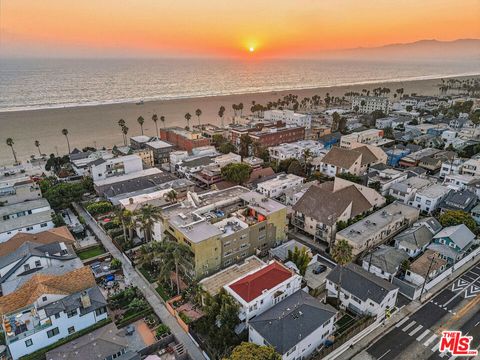 Photo of 51 Sunset Avenue, Venice, CA 90291 (MLS # 25593631) Photo of 51 Sunset Avenue, Venice, CA 90291 (MLS # 25593631)