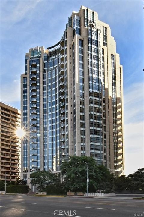 Photo of 10776 Wilshire BLVD #404, Los Angeles, CA 90024 (MLS # SR26101626)