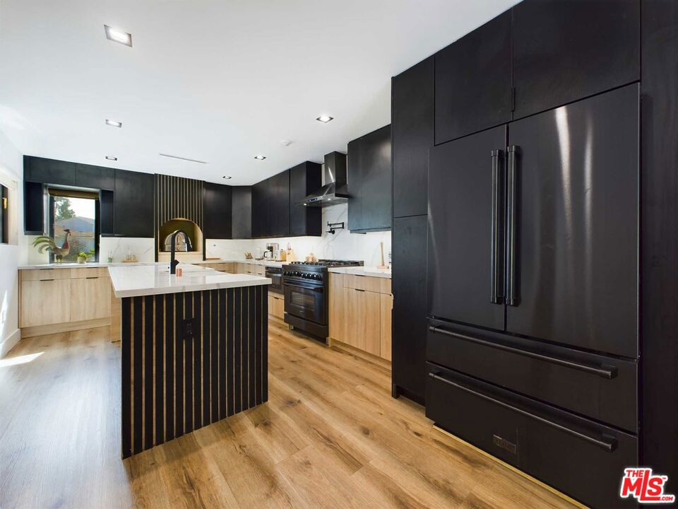 5109 Longridge Avenue