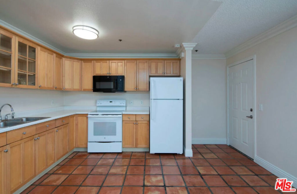 *BEAUTIFUL & CLEAN 1 BEDROOM ~ GREAT LOCATION!**Welcome to your new home!Experience comfort and style with this thoughtfully designed apartment, featuring spacious light wood stained cabinets that offer both charm and functionality. The home is enhanced by Saltillo tile floors and elegant granite countertops, creating a warm and inviting atmosphere. A complete set of modern appliances includes a refrigerator, electric stove, microwave, and disposal for everyday convenience.Enjoy tasteful touches throughout, such as custom blinds, Berber carpet, and crown molding that add a refined feel to each space. Unique custom interior colors give each home a distinctive character. Step outside onto your private balcony, patio, or deck to relax and unwind.For added convenience, fully furnished apartment options are available, making your move seamless and stress-free.Enjoy the great neighborhood of Bal Park District. Short walk to Petco Park, Gaslamp, restaurants, shops, bars, and more!PLEASE NOTE:$1750 LIST PRICE IS BASED OFF OF $2100 DUE MONTHLY WITH 2 MONTHS RENT FREE ON A 12 MONTH LEASE (OAC). DEPOSIT $1000Please note: Photos may not be of exact apartment home available*Square footage when listed or from inquiry, is approximate*Pricing is subject to change without notice*Pricing can vary between similar apartments for many reasons*Features may vary between similar apartments*Renter to verify all information, including availability*Rental Policy may change without notice*Price breaks are extended to all Applicants, no matter what may have been previously advertised*We adhere to all Fair Housing guidelines and all housing laws