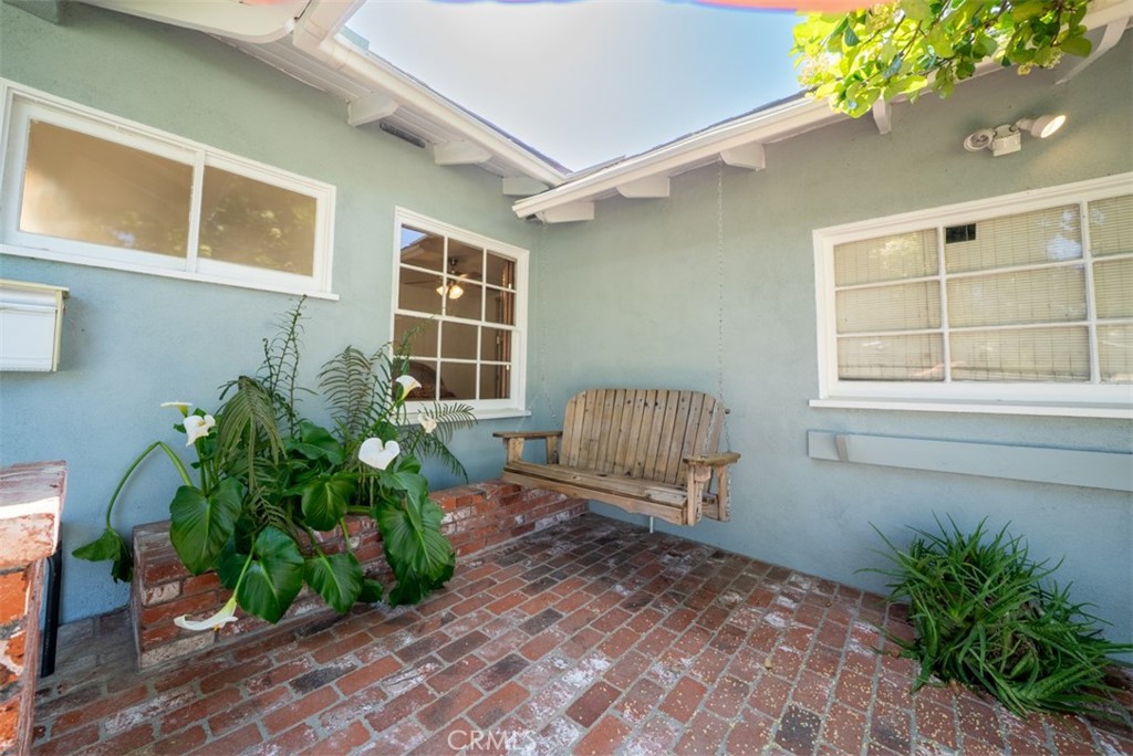 900 Vecino Street