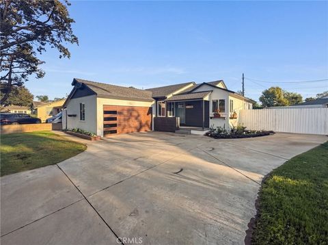 Photo of 2106 W Cerritos Ave, Anaheim, CA 92804 (MLS # SR26067799)