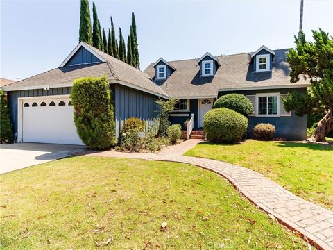 5268 Deeboyar Avenue Lakewood CA 90712